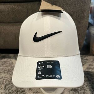 Nike Dri-FIT Club Cap Swoosh Cap Hat Size L/XL FB5625-100 White NWT snapback hat